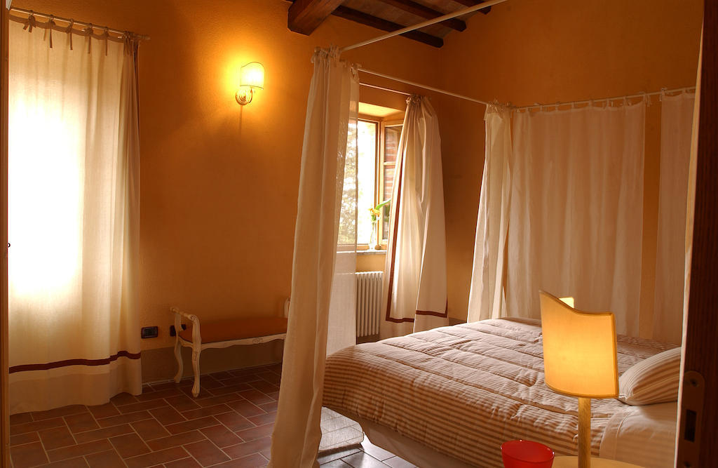 Relais Poggio Al Vento Guest House Pomarance Room photo