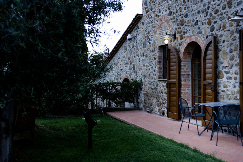 Relais Poggio Al Vento Guest House Pomarance Room photo