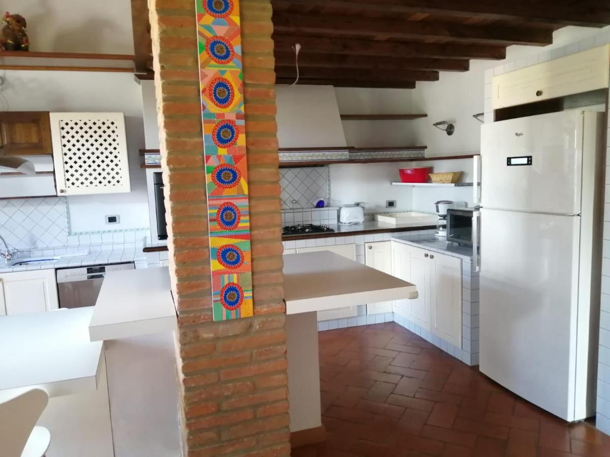 Relais Poggio Al Vento Guest House Pomarance Exterior photo