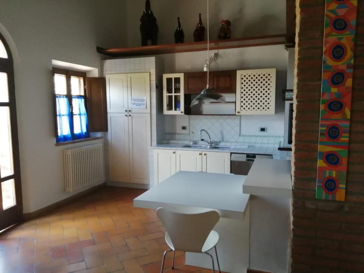 Relais Poggio Al Vento Guest House Pomarance Exterior photo