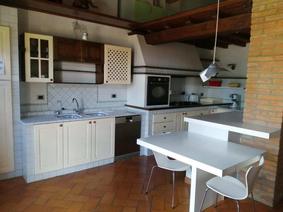 Relais Poggio Al Vento Guest House Pomarance Exterior photo